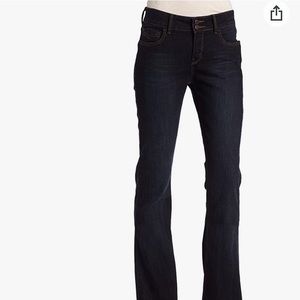 Women’s Levi Slender Bootcut 526-16